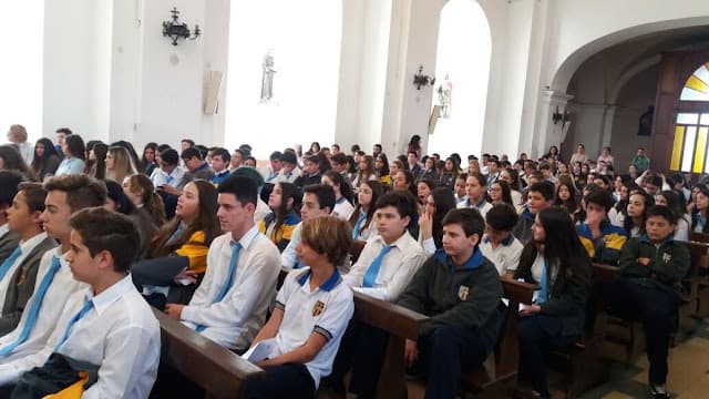 Imagen de los alumnos del Liceo Padre Domingo en misa